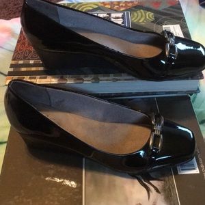 LifeStride Black Wedges